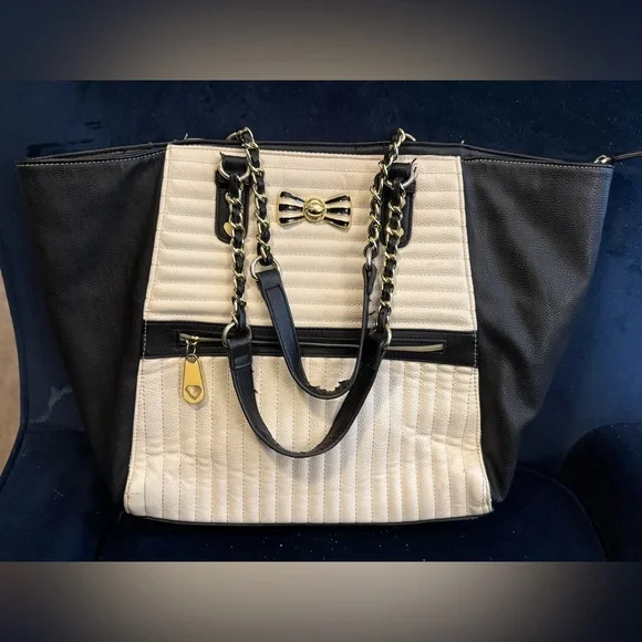 Black & White Betsy Johnson Tote ! - Picture 1 of 12